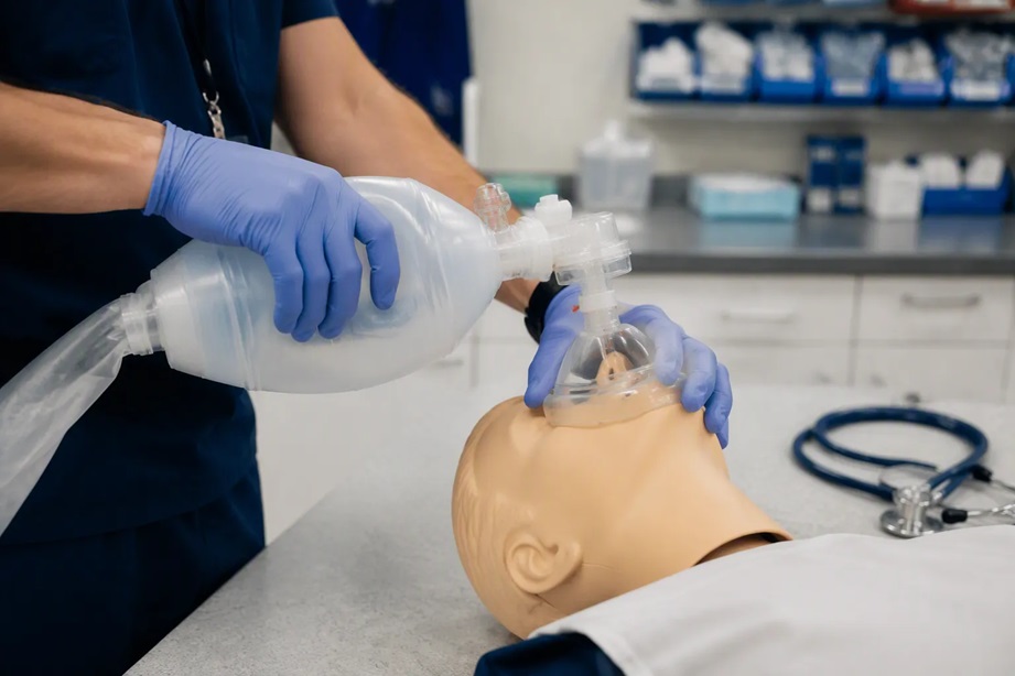 Schritt-für-Schritt-Anleitung: Wie verwendet man ein Beutel-Masken-Beatmungsgerät (BVM) richtig?
